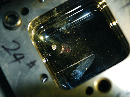<a href='http://www.laogeming.cn/product/3.htm' class='text_a'>模具激光焊機(jī)</a>修復(fù)鏡面模具效果